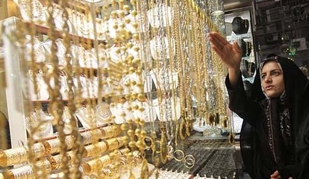 قیمت طلا در بازار ایران نزولی شد
