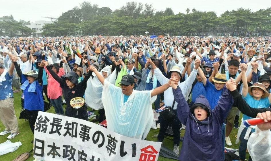 تظاهرات ژاپنی‌ها برای خروج آمریکا از کشورشان +تصاویر