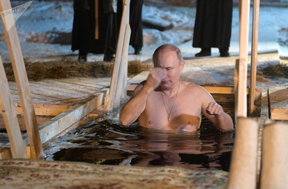 پوتین در مراسم غسل تعمید +تصاویر