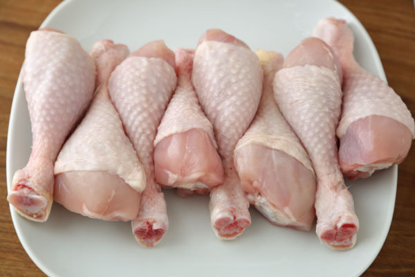 مصرف مرغ نیمه پخت منجر به فلج اندام می شود