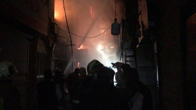 بازار تهران در آتش سوخت + عکس و فیلم