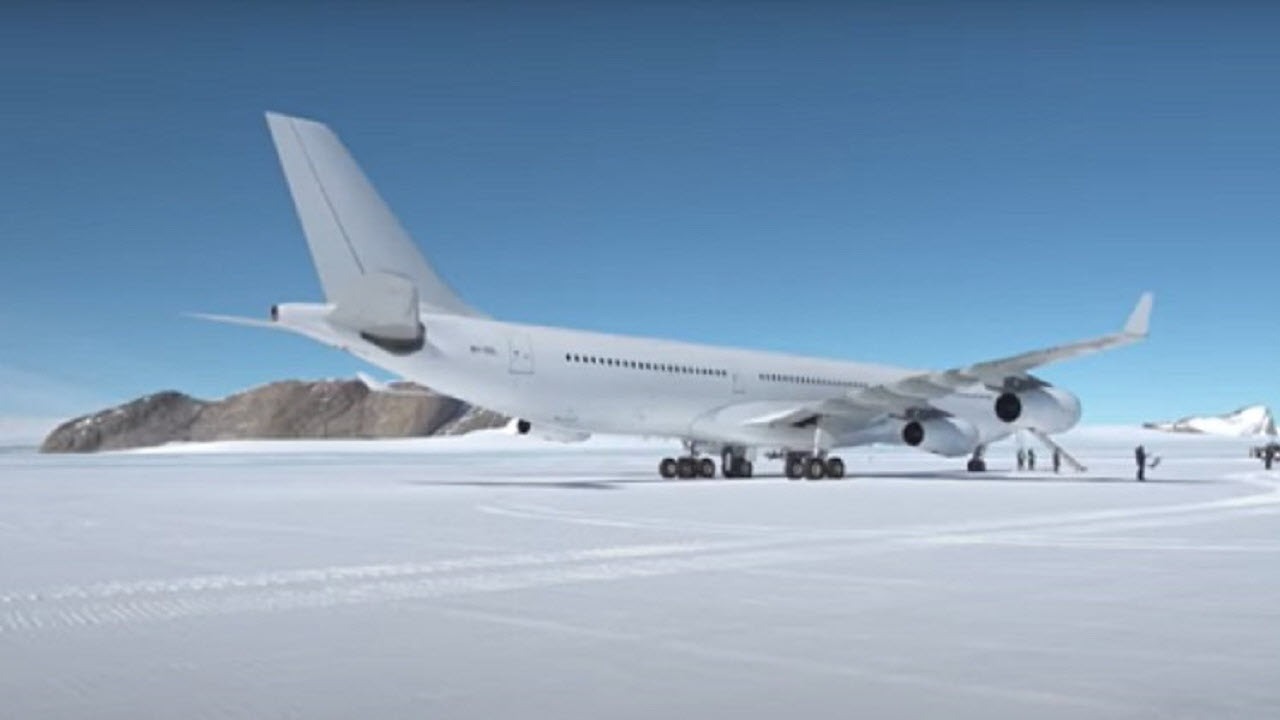 فرود هواپیمای ایرباس بر روی یخ های قطبی + فیلم