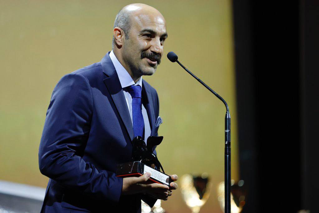لحظه معرفی محسن تنابنده به عنوان بهترین بازیگر مرد بخش افق های جشنواره ونیز + فیلم