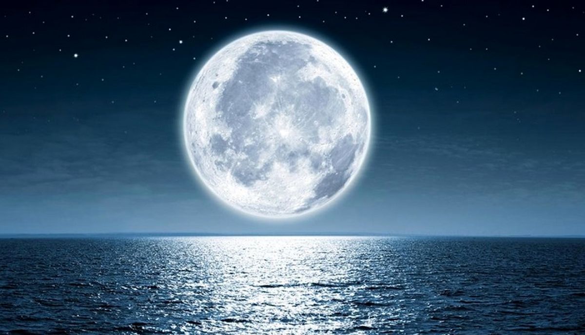 تصویری عجیب اما واقعی از طلوع ماه در اردبیل 