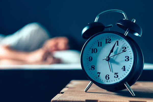چه عواملی موجب بی خوابی شبانه می شوند؟