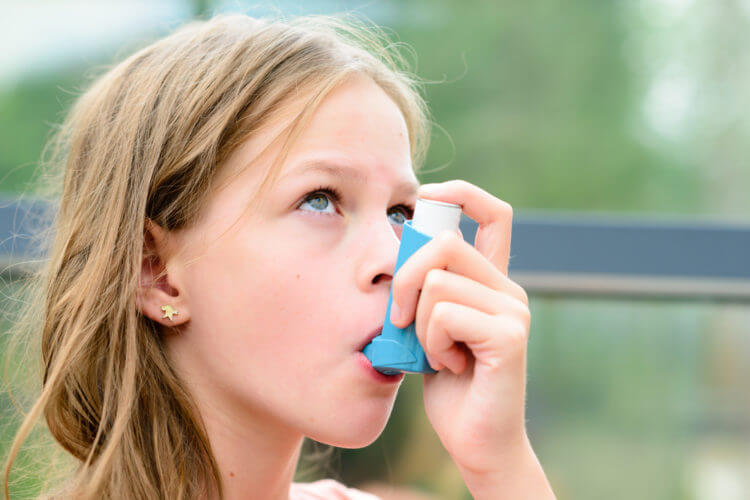 نصب فیلتر هوا در اتاق خواب کودک مبتلا به آسم برای تنفس راحت‌تر