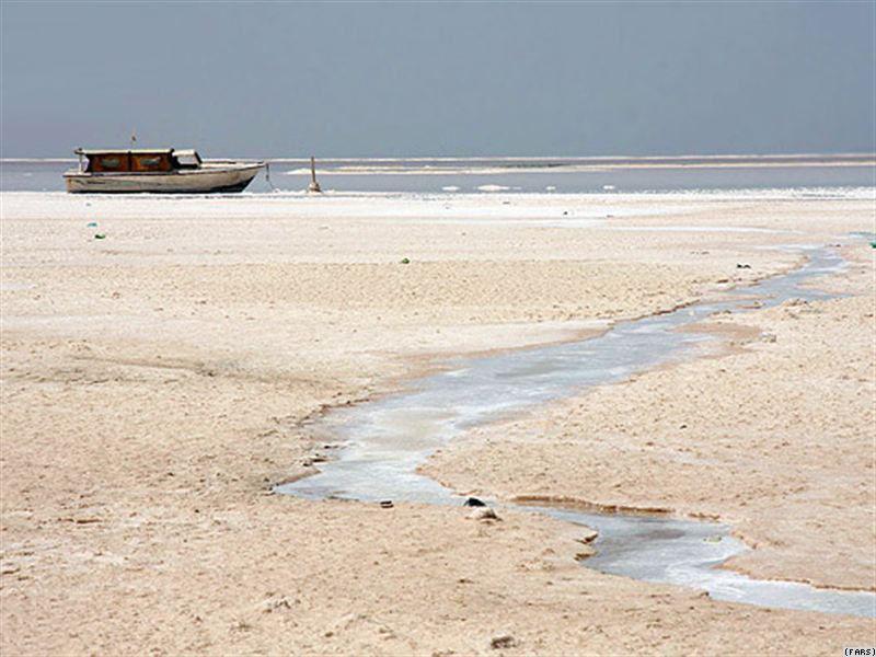 کاهش وسعت دریاچه ارومیه