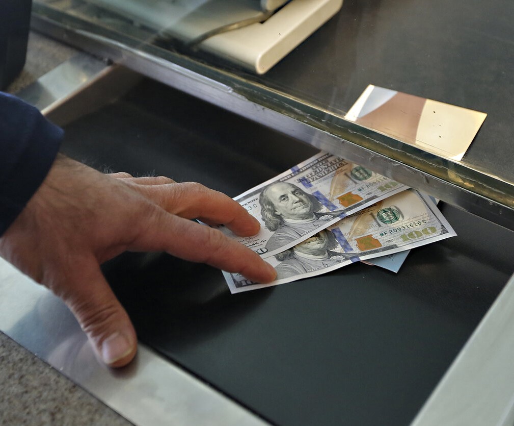 ورود ۳سیگنال کاهشی به بازار ارز تهران / دلار به روند نزولی ادامه خواهد داد؟