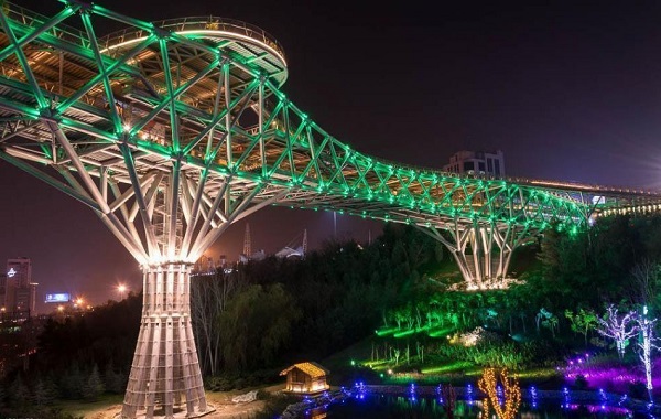 پل طبیعت تهران برای حمایت از کادر پزشکی سفیدرنگ شد +عکس