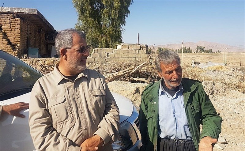گفتگوی رودرروی مقام بلندپایه سپاه با مردم زلزله‌زده +تصاویر