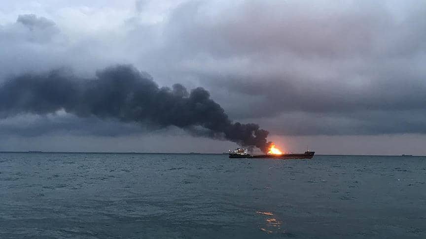 کشته شدن دو نفر در انفجار کشتی روسی/ آتش سوزی ادامه دارد
