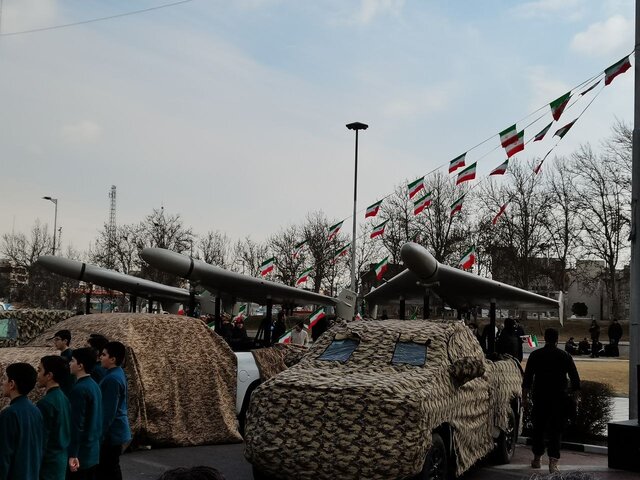 نمایش پهپاد شاهد۱۳۶ در میدان آزادی تهران + عکس 