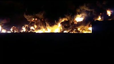 سرایت آتش خط لوله نفت اهواز به یک روستا +فیلم