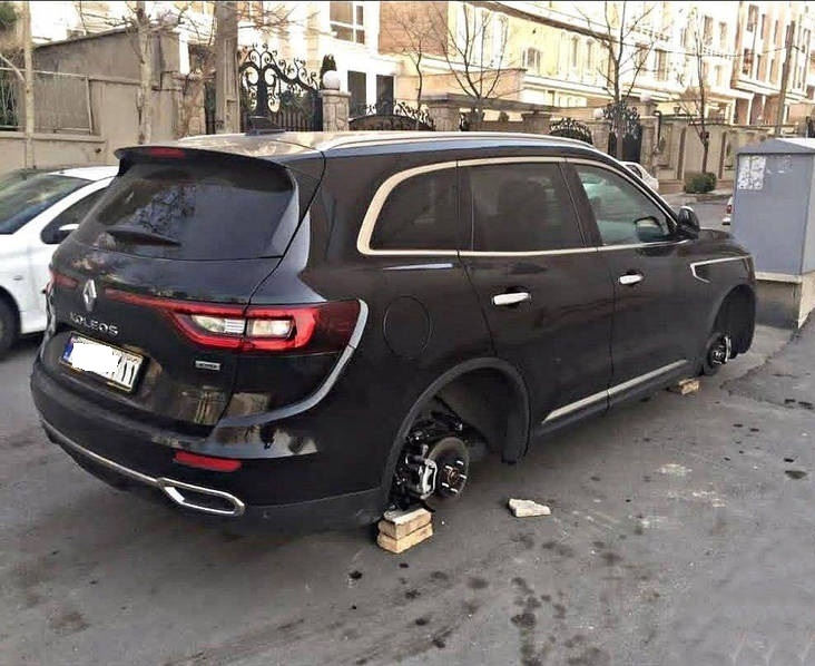 سرقت لاستیک خودروهای لوکس در تهران +عکس
