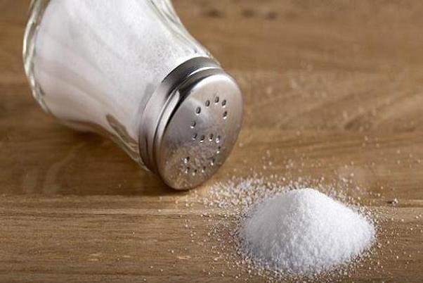 از نشانه‌های مصرف بیش از حد نمک
