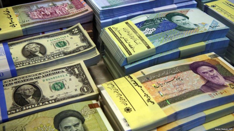 چرا ارزش پول ملی کم شد؟/ رشد نقدینگی ایران از بقیه کشورها بیشتر است