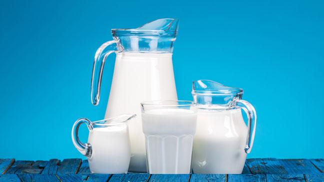 کارخانه‌های لبنی در گران خریدن شیر روی دست هم بلند می‌شوند!/ تنظیم تفاهم نامه برای ثبات قیمت محصولات لبنی در بازار