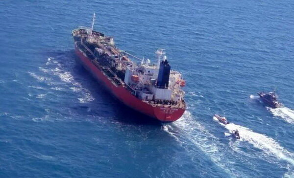 توقیف دو شناور حامل سوخت قاچاق در خلیج فارس
