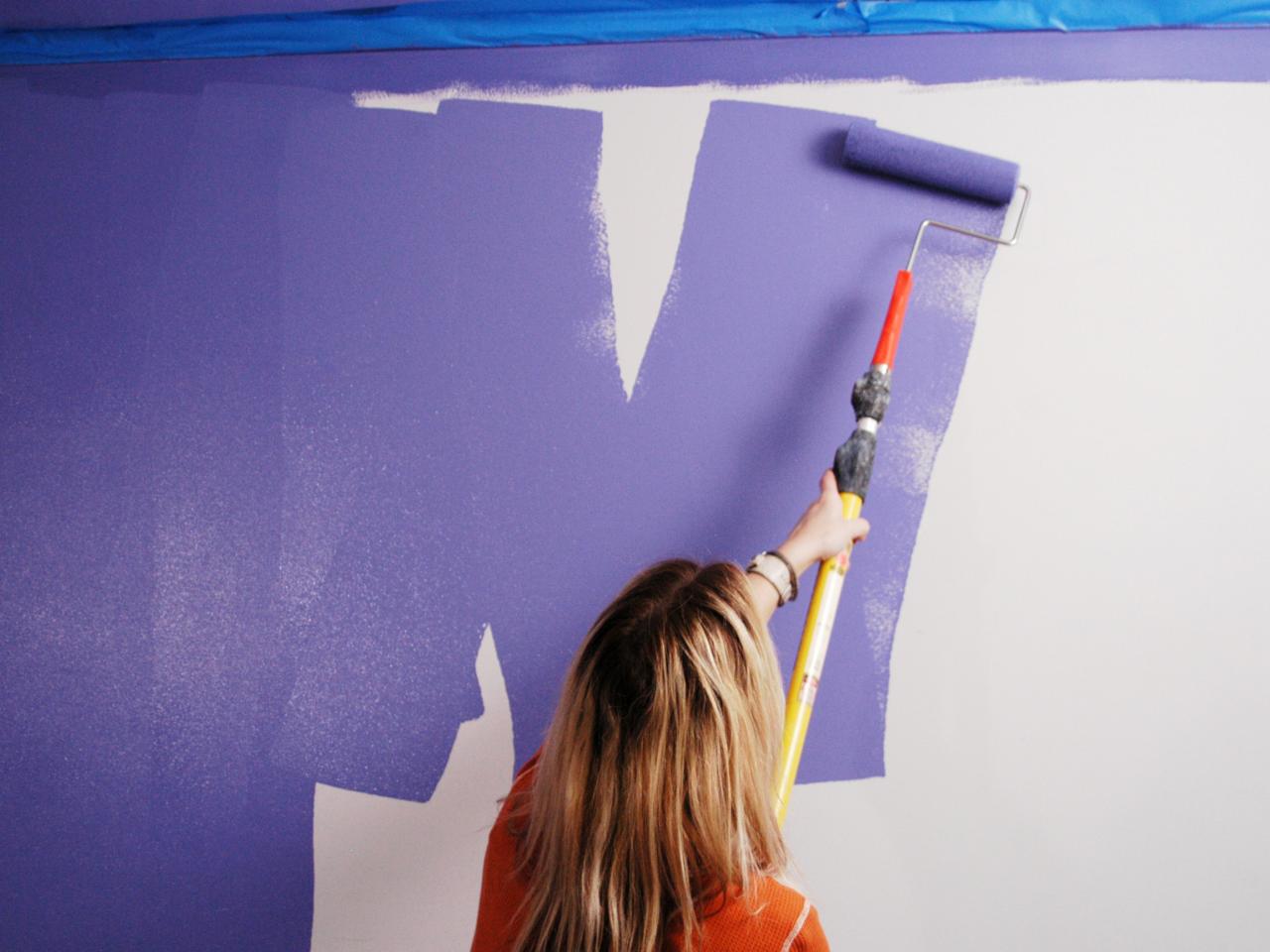 اسرار خانه داری؛ ارزان ترین راه رنگ کردن دیوارهای منزل + فیلم