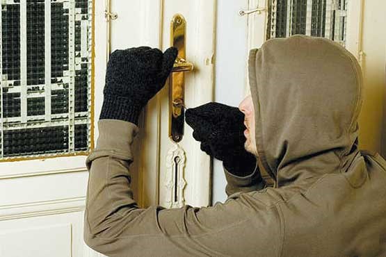 سرقت از خانه در مقابل چشمان پلیس
