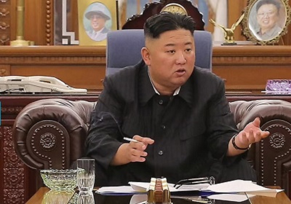 رهبر کره شمالی با چهره تازه و بدون ماسک + عکس