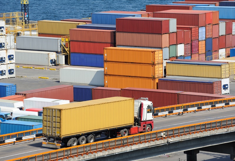 تمرکز بر صادرات غیرنفتی تداوم تراز تجاری مثبت را در پی دارد