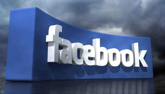 تعداد بازدیدهای ماهانه فیس بوک نصف شد