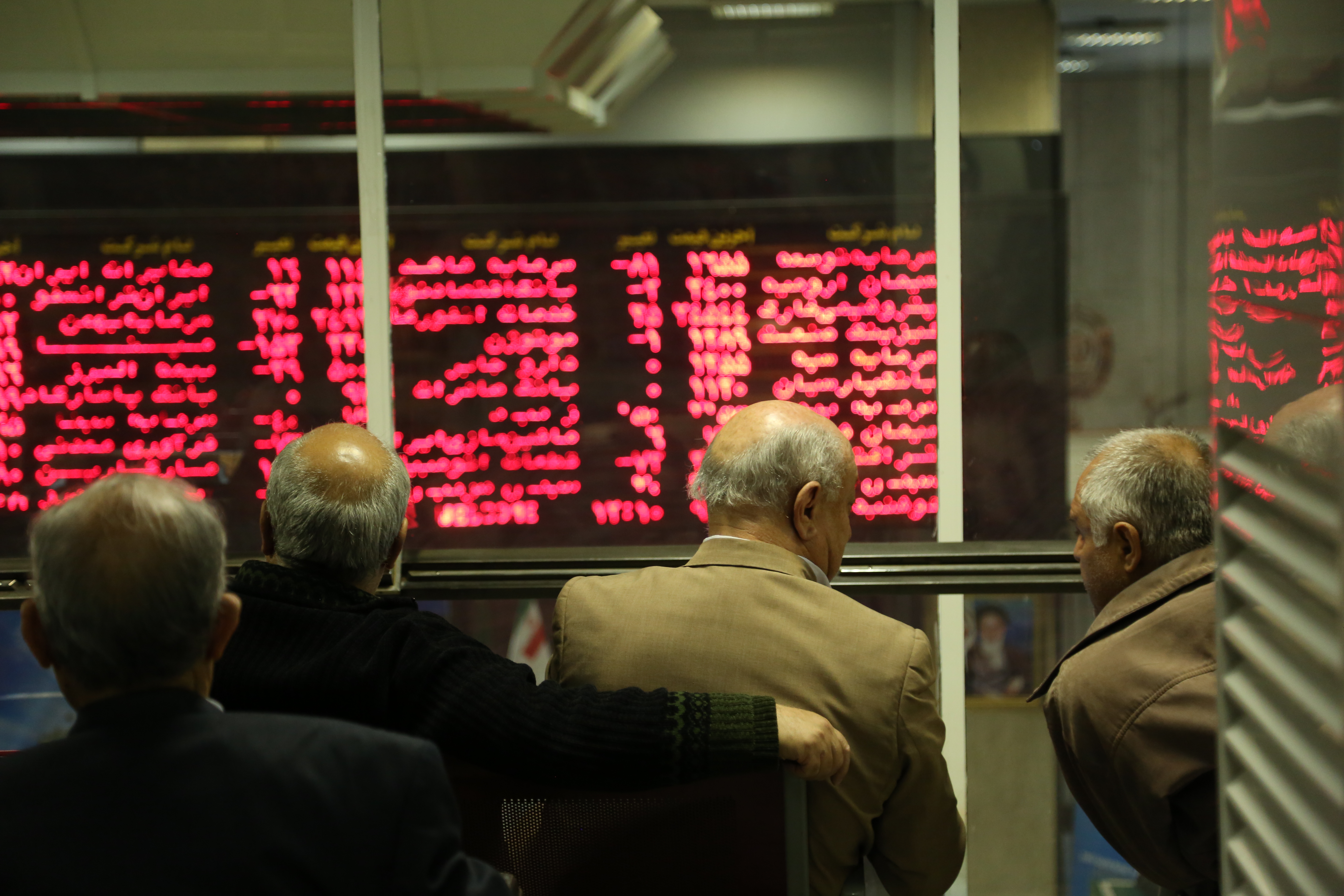 افت 59 واحدی شاخص بورس تهران پس از یک رشد دو روزه/ «سفارس» پر معامله‌ترین نماد بازار شد