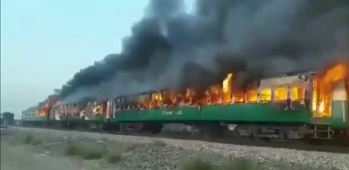 آتش گرفتن قطار در پاکستان با 65کشته