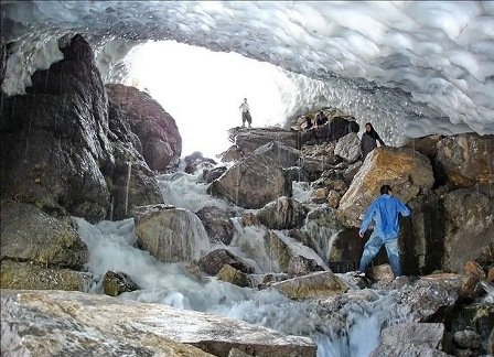 هشدار نسبت به گردشگری در غارهای یخی