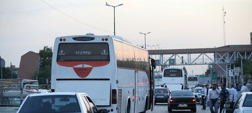 سیل مسافران ورودی‌های مشهد را پرترافیک کرد