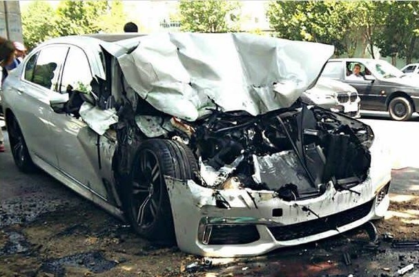 تصادف سنگین BMW سری۷ زیر پل صدر +تصاویر