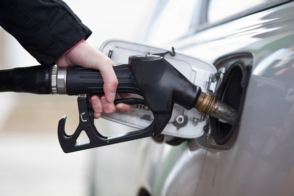 وزارت نفت در مورد کیفیت بنزین گزارش دهد