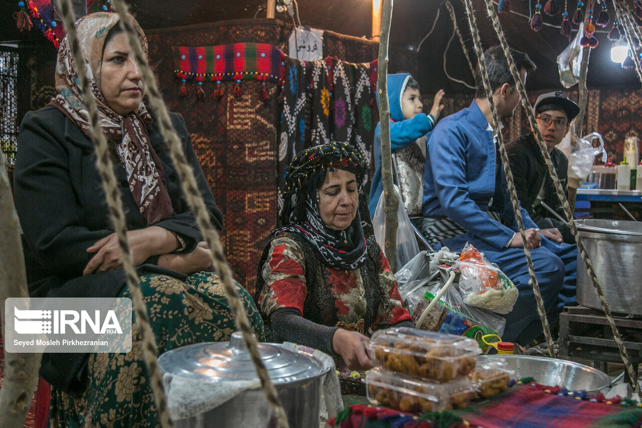 نمایشگاه صنایع دستی و سوغات اقوام و عشایر ایرانی +تصاویر