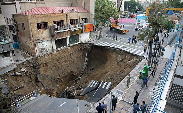 فرونشست زمین به مناطق مسکونی تهران رسید / زمین زیر پای شهر خالی می‌ شود