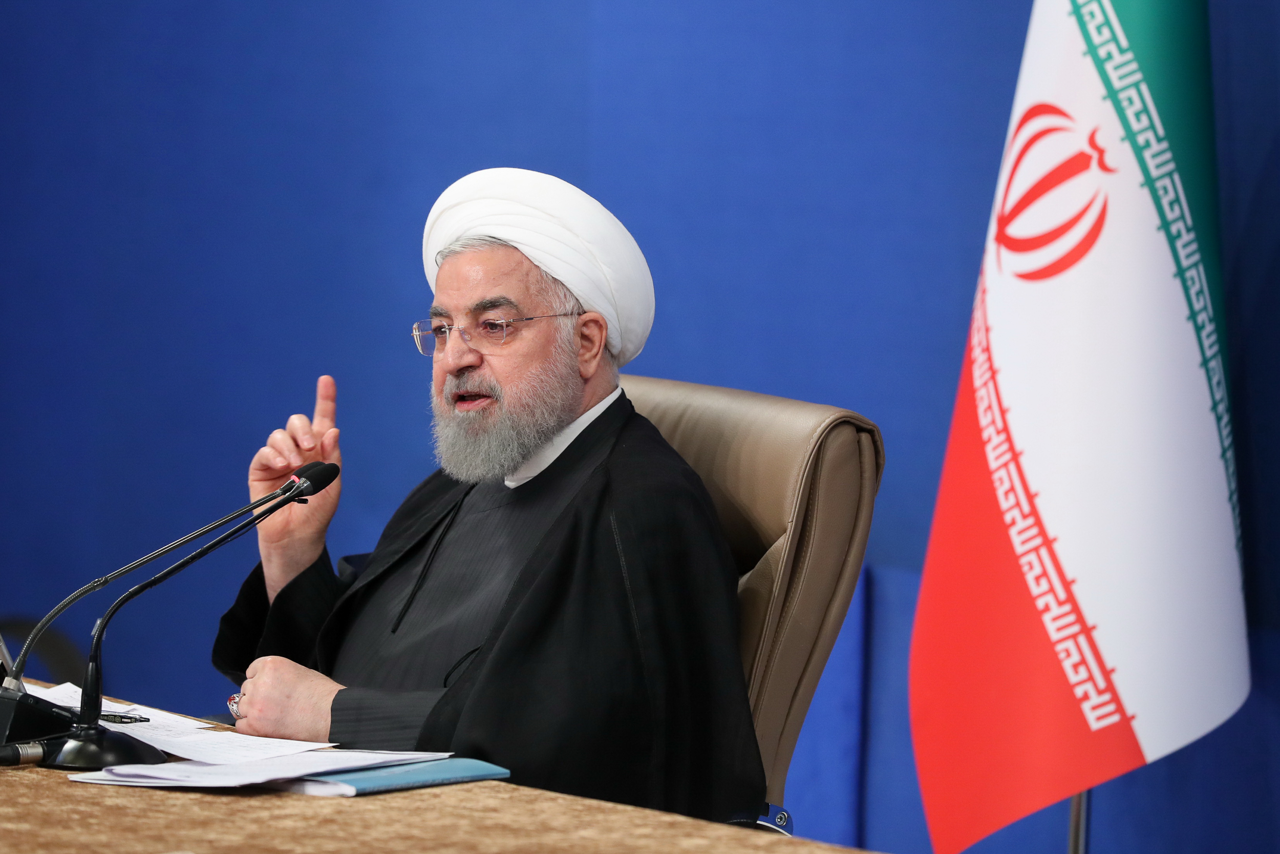 روحانی: مسئولین باید بیشتر از عموم مردم رعایت کنند