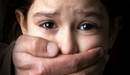 آزار دخترک ۸ساله و پسرک ۱۲ساله توسط نامادری