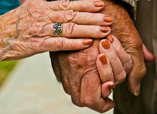 ازدواج، سالمندان را از تنهایی در می‌آورد