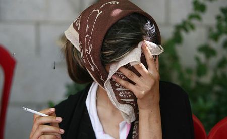چرا زنان معتاد ایران زیادتر شده‌اند؟