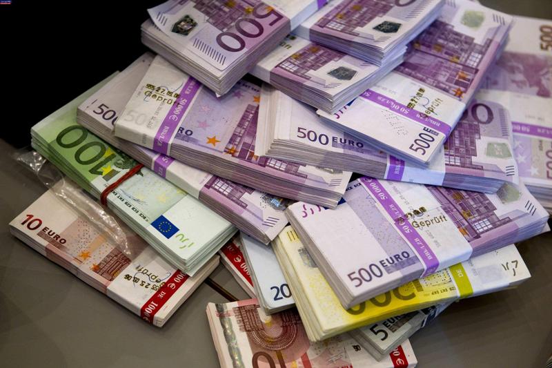 قیمت رسمی یورو و پوند بانکی کاهش یافت