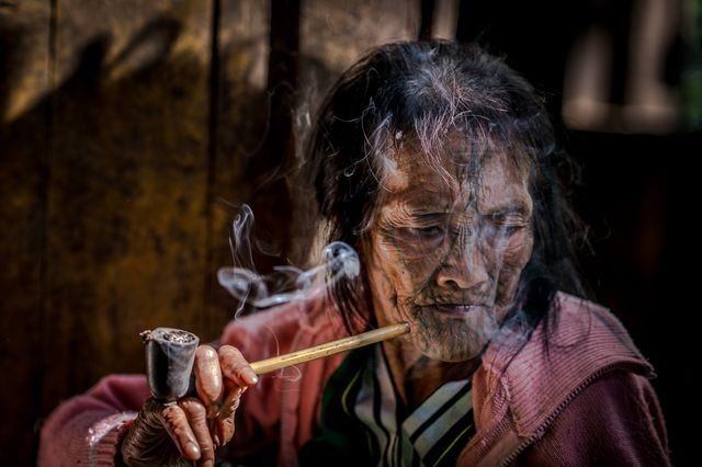 چهره پیرزن میانماری در عکس روز نشنال جئوگرافیک