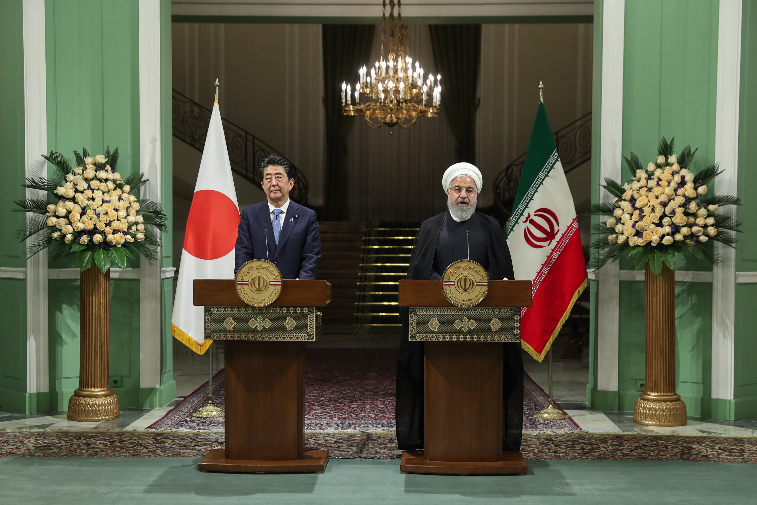 روحانی: جنگ اقتصادی آمریکا علیه ایران ریشه تنش‌ها است/ شینزو آبه: درباره کاهش تنش‌ها گفت‌وگو کردیم