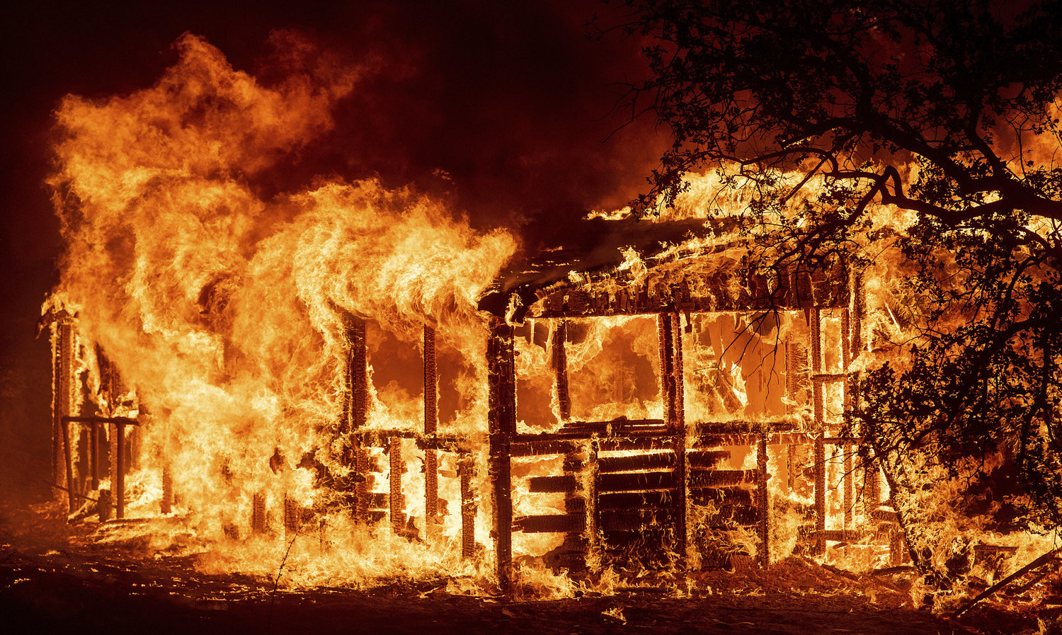 گسترش دومین آتش‌سوزی بزرگ در تاریخ کالیفرنیا