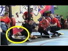 لحظه دلخراش شکسته شدن پای ورزشکار در مسابقه +فیلم