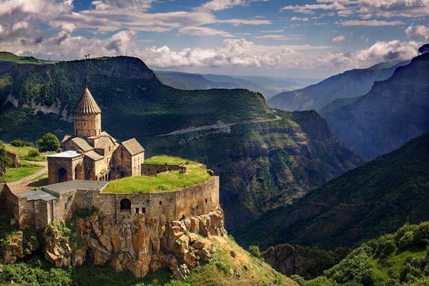 برای سفر به ارمنستان، دلار ببریم یا درام؟