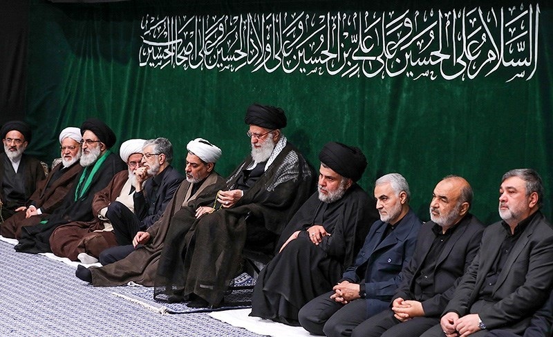مقتدی صدر در کنار رهبر انقلاب و سردار سلیمانی +عکس