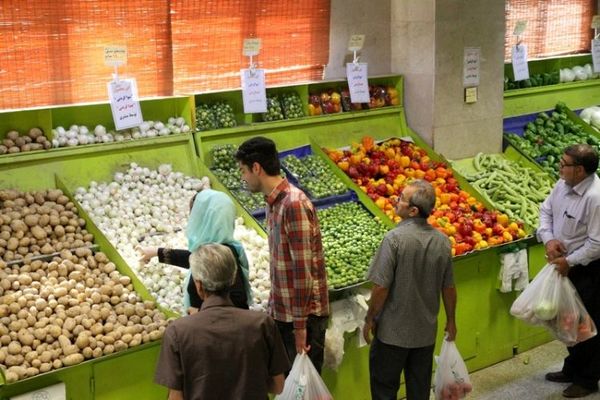 افتتاح بازار جدید میوه و تره بار در یکی از محله‌های «طهران قدیم»