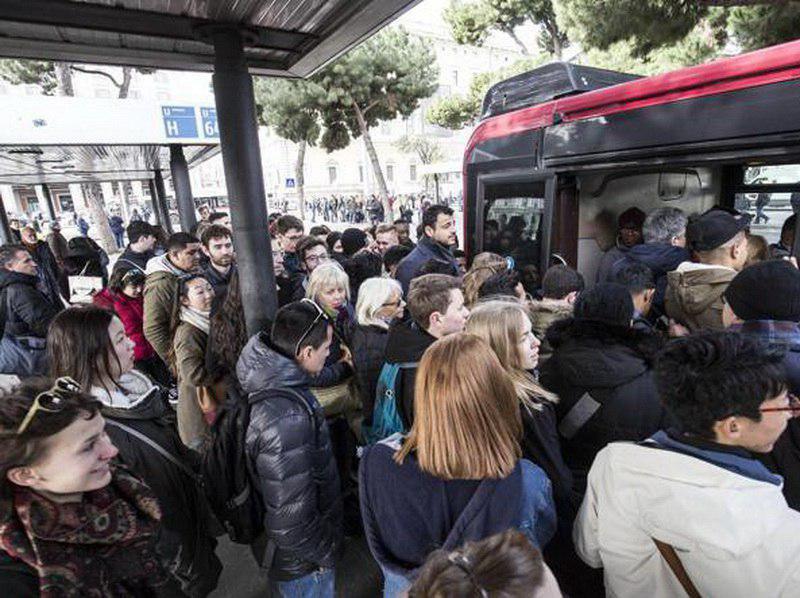 اعتصاب، حمل‌ونقل عمومی"رُم" را فلج کرد