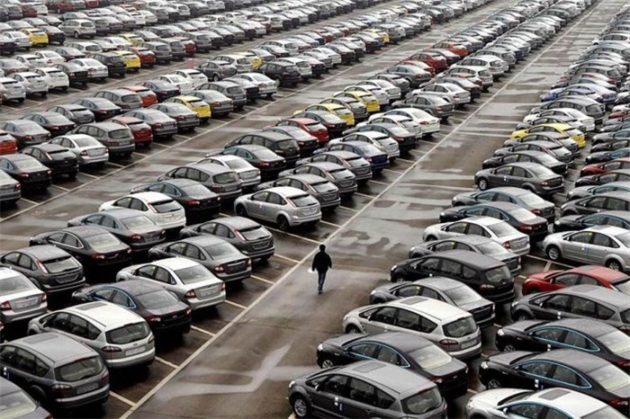 حداقل قیمت خودروهای وارداتی به بالای ۲۰۰ میلیون تومان رسید 