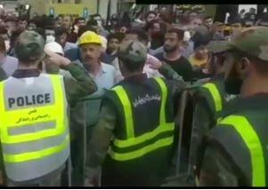  لحظه دیدنی ادای احترام نیروهای انتظامی به مردم آبادان در اطراف ویرانه‌های متروپل + فیلم